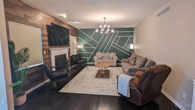 Building Photo - 6015 Hidden Oaks Ct