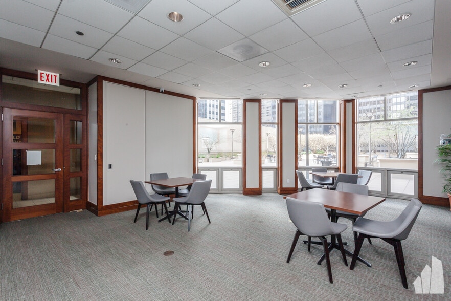 Building Photo - 222 N Columbus Dr