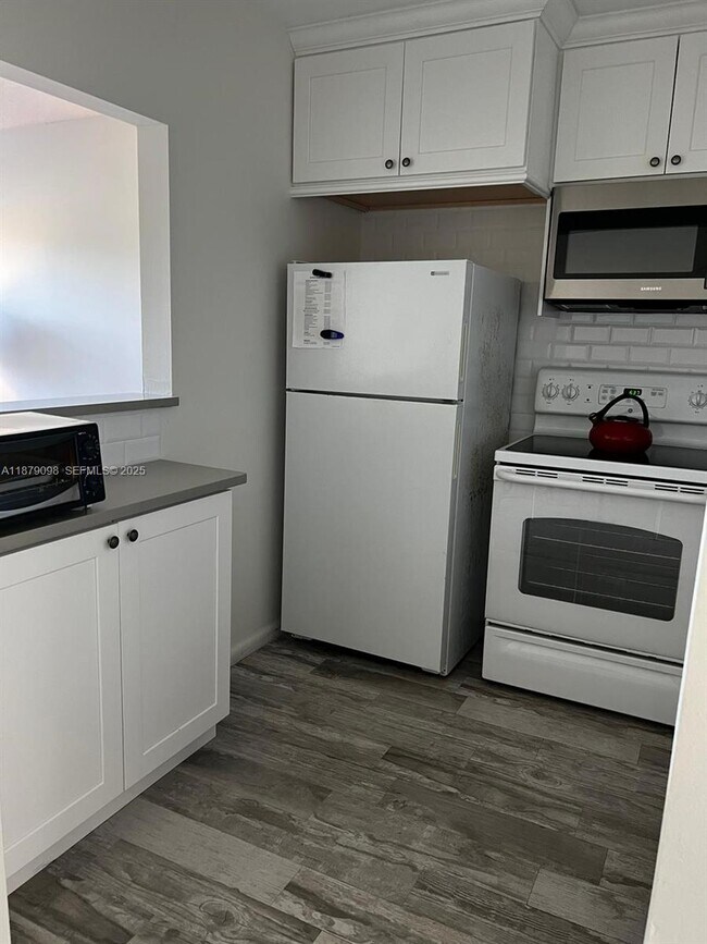 Building Photo - 22 Brighton A