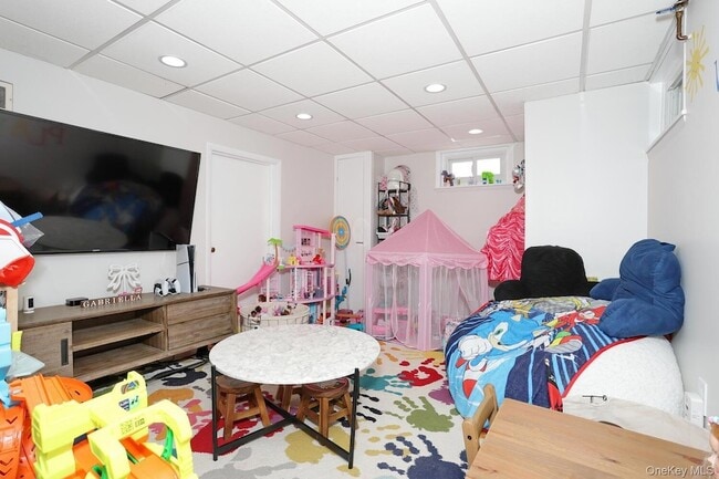 Building Photo - 42 E Main St