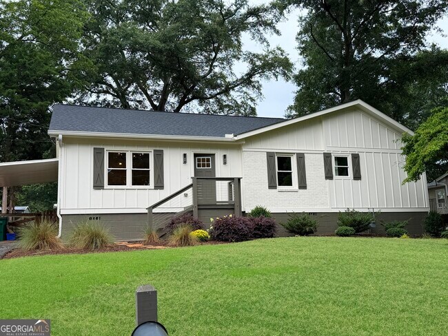 Building Photo - 3300 Ridgecrest Rd