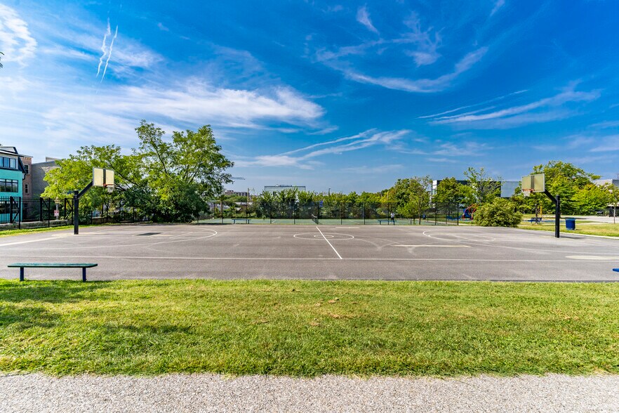 Building Photo - 710 Columbia Rd NW