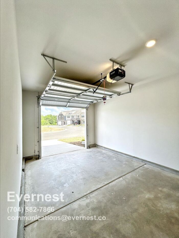 Building Photo - 2160 Willow Gln Dr