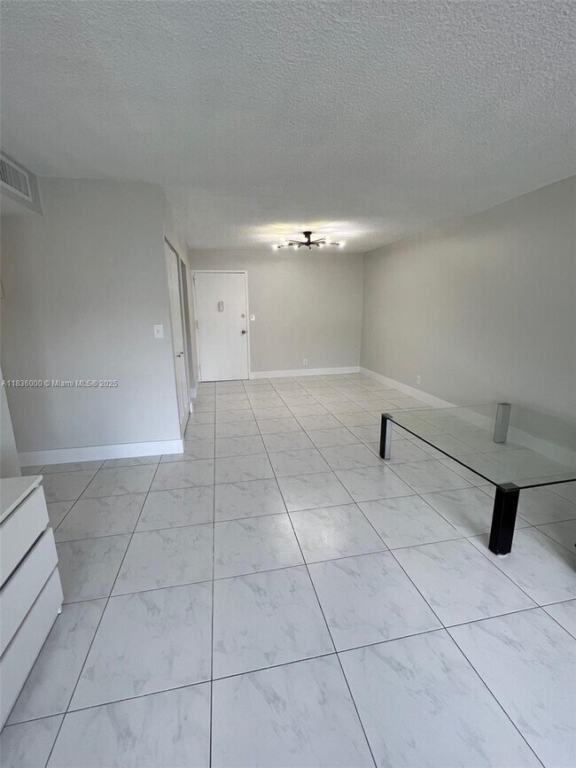 Building Photo - 401 Golden Isles Dr