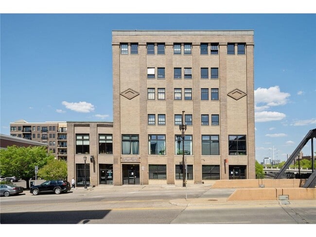 Building Photo - 404 N Washington Ave