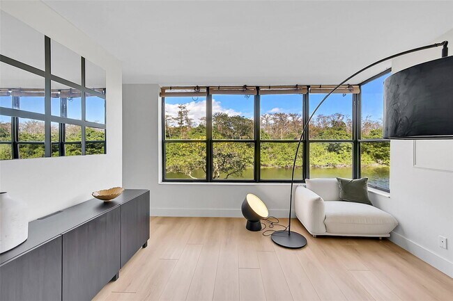 Building Photo - 2660 Carambola Cir N