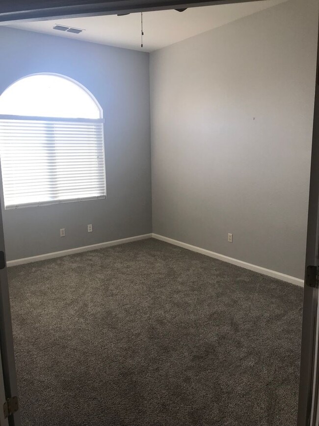 Building Photo - 3 Bed | 2 bath | 1582 SF |  2 Car Garage |  Single Story | Tenant pays $175 for WS&G