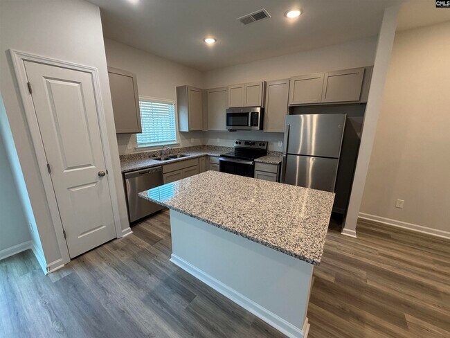 Building Photo - 2041 Armada Rd