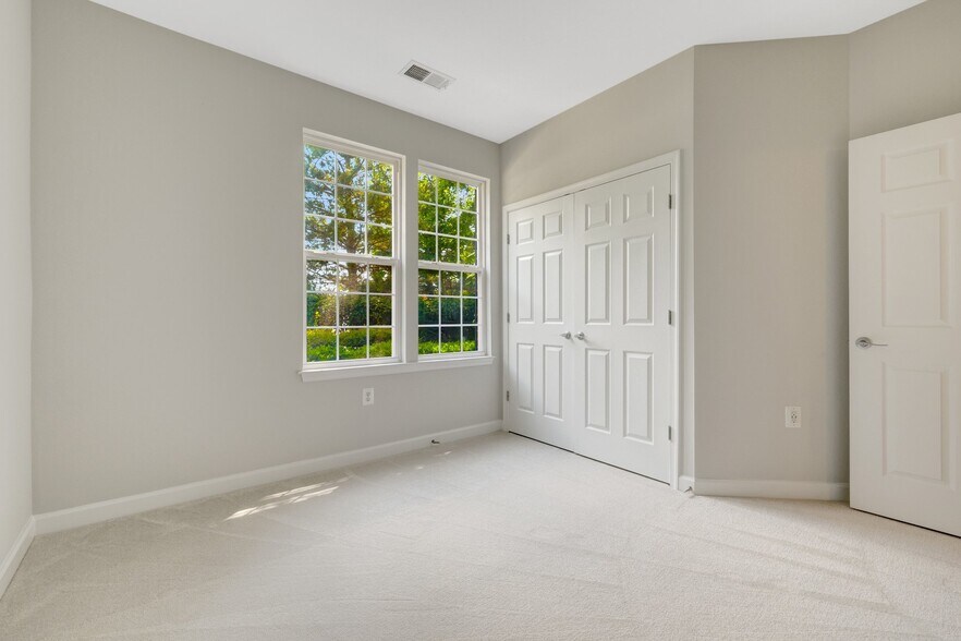 Building Photo - 42421 Rockrose Sq