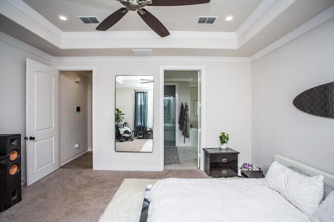 Building Photo - 23 Wilshire Blvd