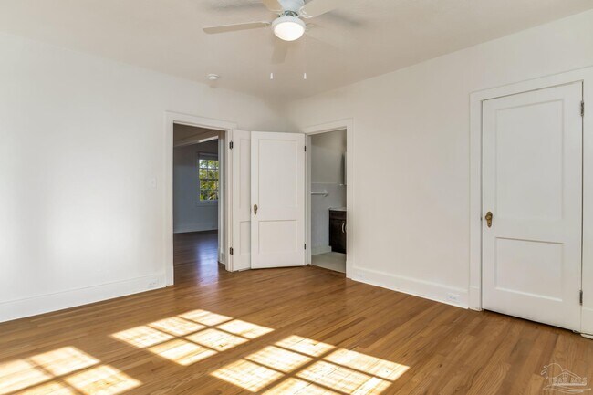 Building Photo - 1515 E Lakeview Ave