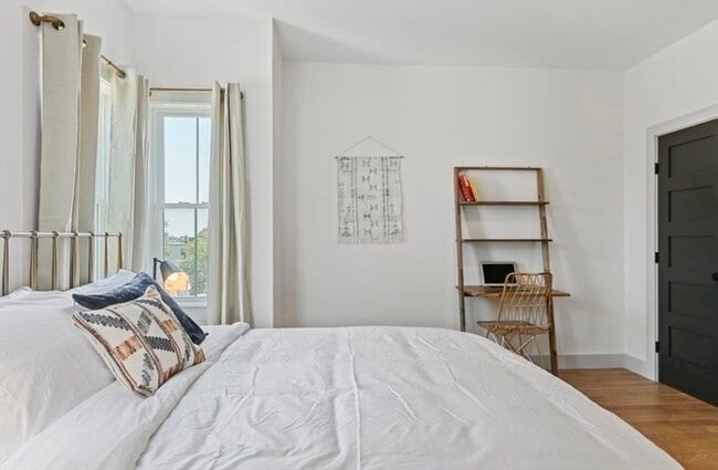 Building Photo - 43 Wordsworth St