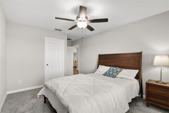 Building Photo - 3010 Adams Cross Dr