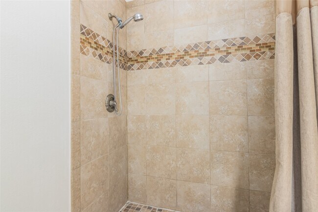 Building Photo - 910 Fleetwood Pl Dr