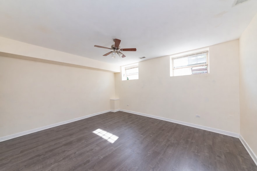 Building Photo - 2415 W 24th Pl