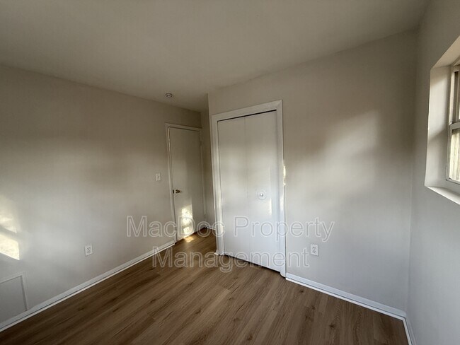 Building Photo - 914 Anvil Rd