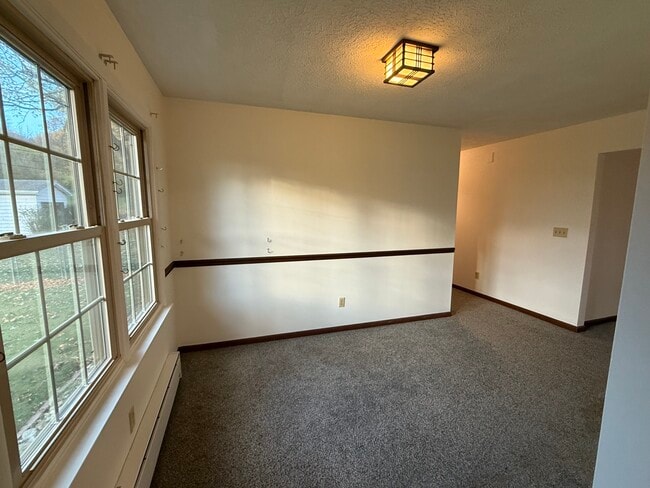 Building Photo - 18 Circle Dr