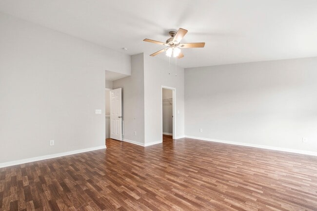 Building Photo - Beautifully Updated 3-Bedroom Townhome Nea...