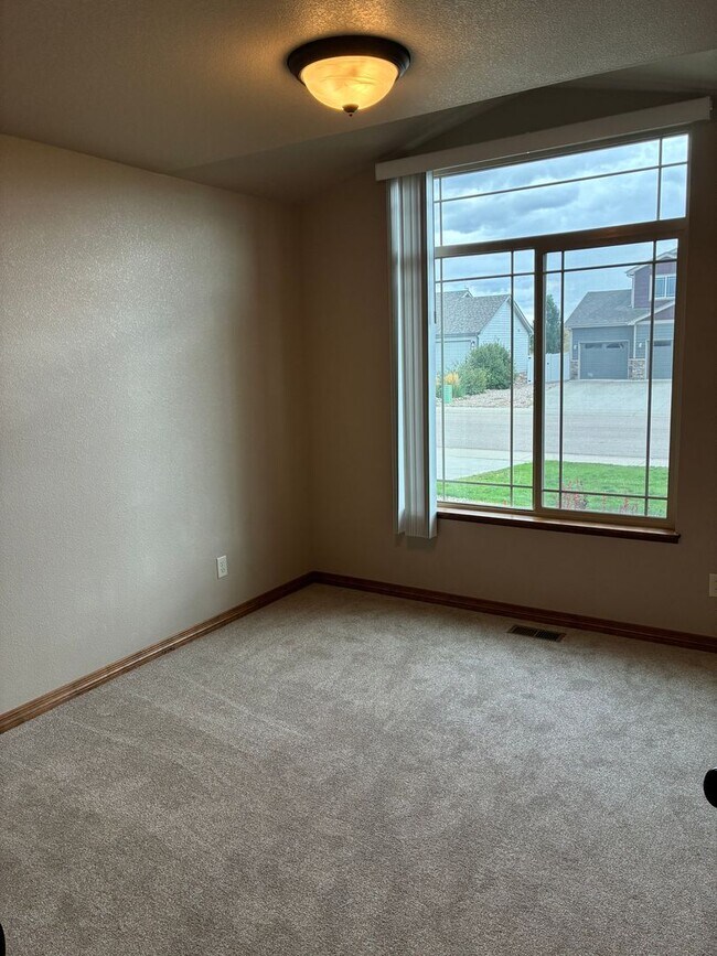 Building Photo - Beautiful 3 bedroom, 2 Bath Ranch with Attached 2 Car Garage and Fenced In Yard-The Meadows in We...