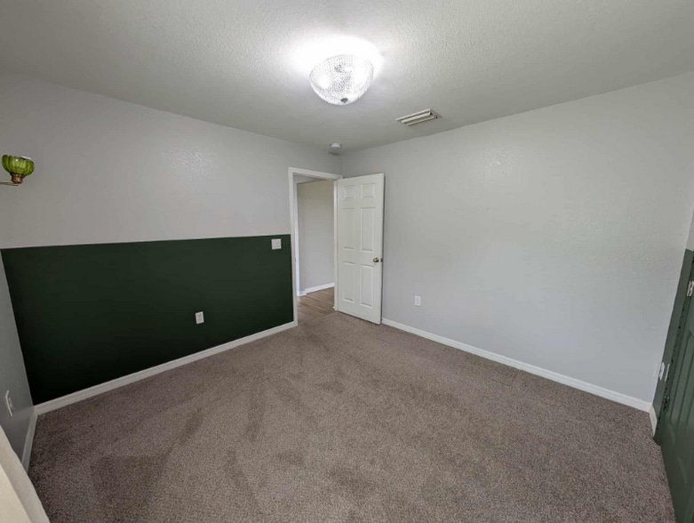Building Photo - 25672 Deep Creek Blvd
