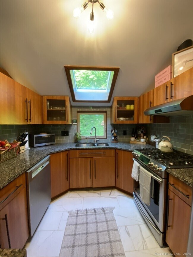 Building Photo - 106 Injun Hollow Rd