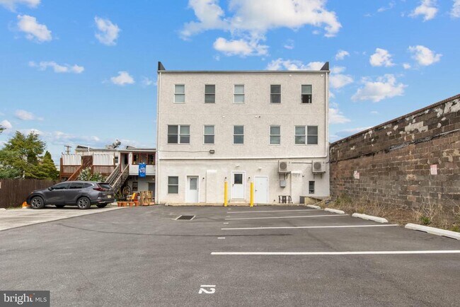 Building Photo - 316 Bridge St