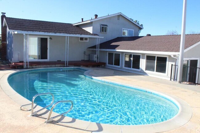 Building Photo - 4Bed/2Bath Remodeled Home in Carlsbad with a Pool~ Trieste