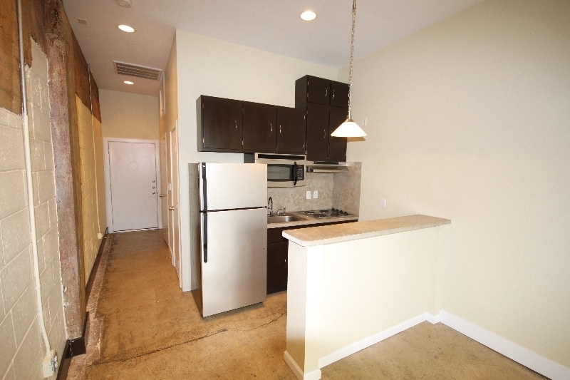 Building Photo - 710 S Medina St