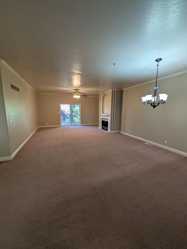 Building Photo - 1366 Delphic Way