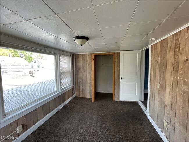 Building Photo - 301 Roslyn Ave NW
