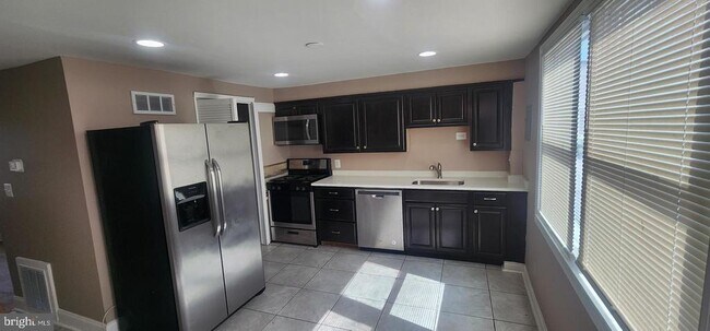 Building Photo - 7915 Eastdale Rd