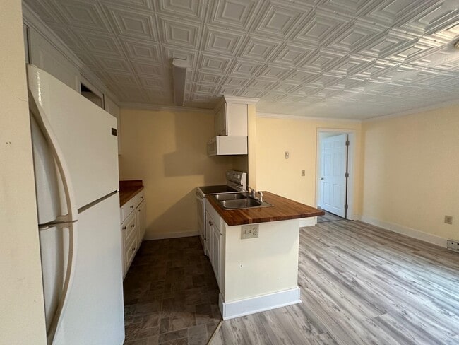 Building Photo - 23 Ashuelot St