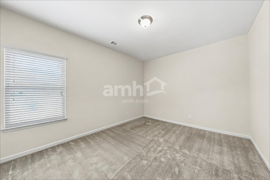 Building Photo - 307 Victoria Heights Dr