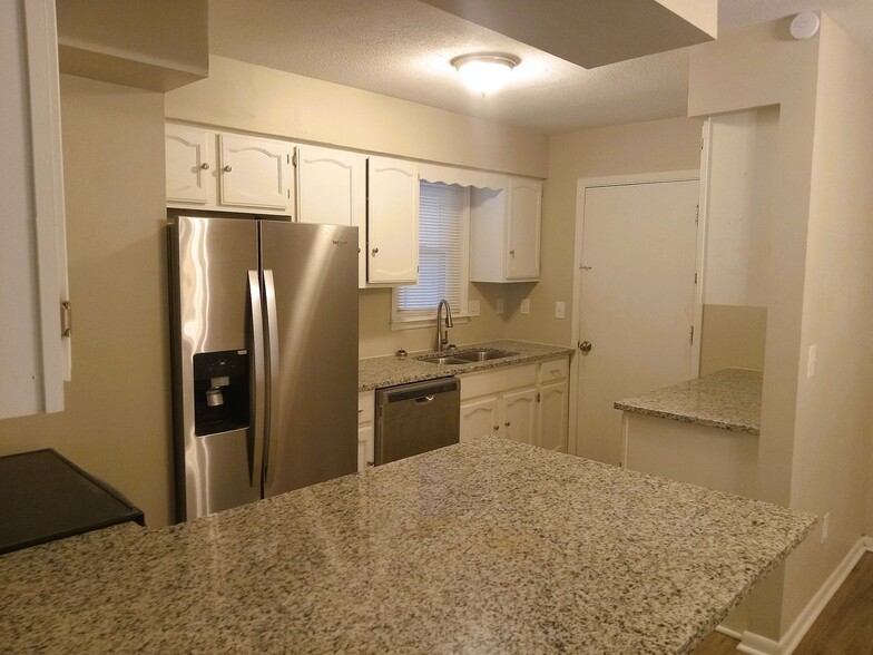 Building Photo - 4149 Clarendon St