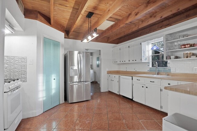 Building Photo - 60 Canyon Creek Dr