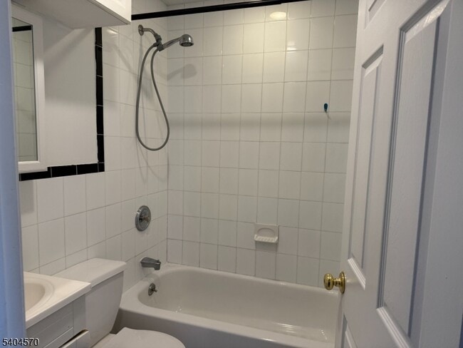 Building Photo - 220 E Broad St