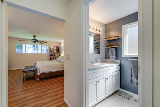 Building Photo - 3Bd/2Ba Kenmore House