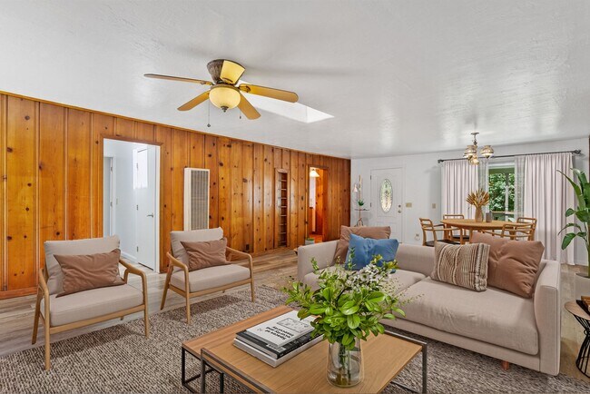 Building Photo - 475 Riverview Dr