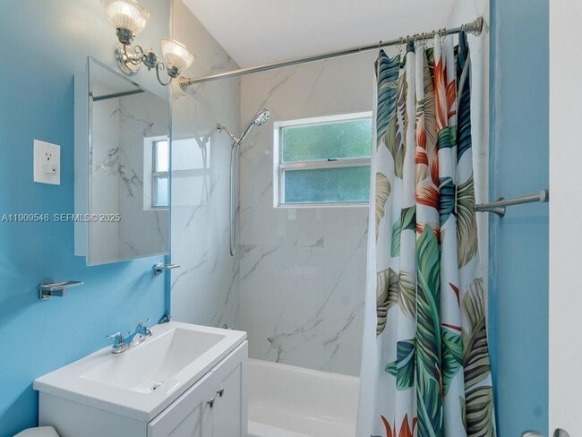 Building Photo - 1650 5th Ave