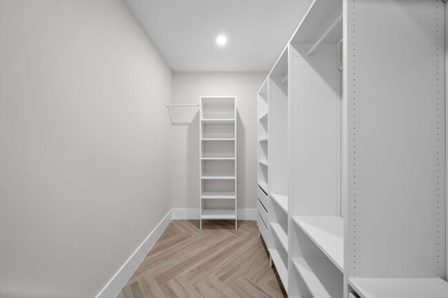 Building Photo - 1142 NE 37th St
