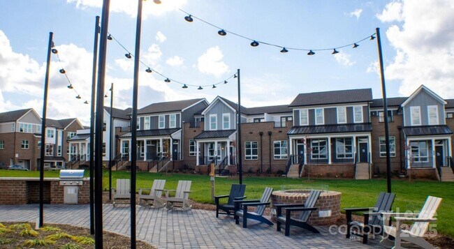 Building Photo - 17014 Fairmount Way