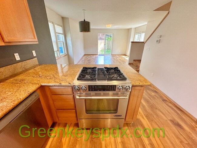 Building Photo - Awesome 3-bedroom 2.5-bathroom house in NE...