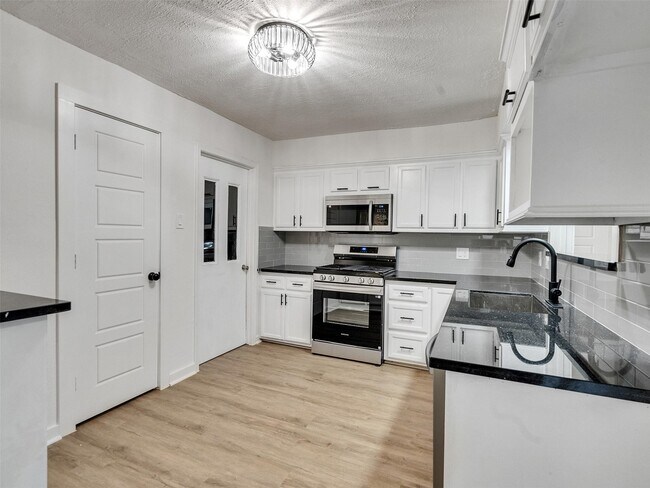 Building Photo - 5627 Southbrook Dr