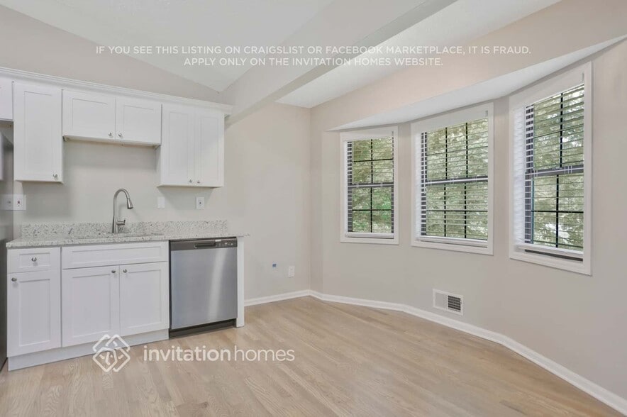 Building Photo - 724 Pepperwood Ln