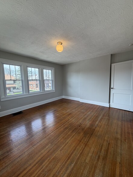 Building Photo - 3827 Central Ave