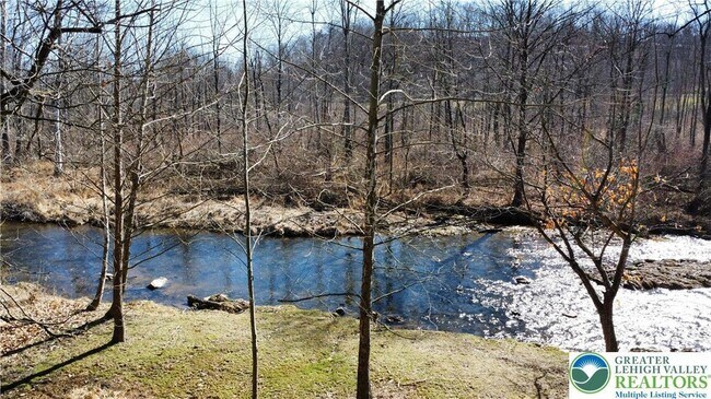 Building Photo - 3470 Rhododendron Dr