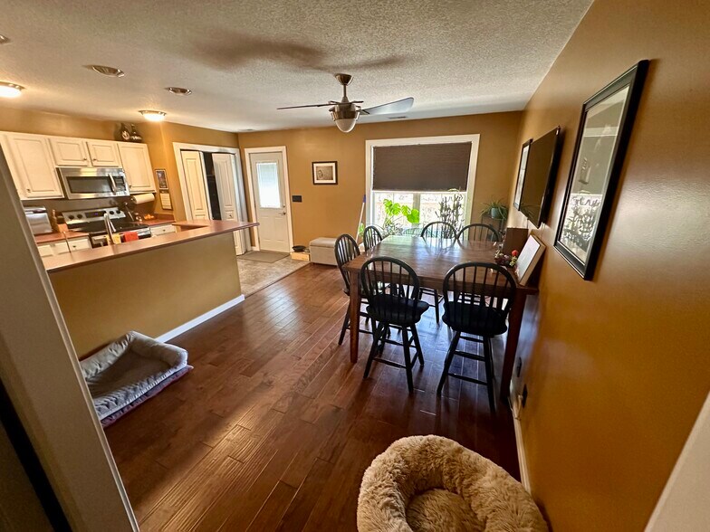 Building Photo - 518 N 5th St