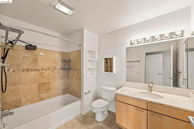 Building Photo - 1 Lakeside Dr