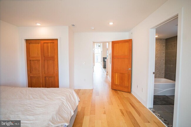 Building Photo - 1634 Ridge Ave
