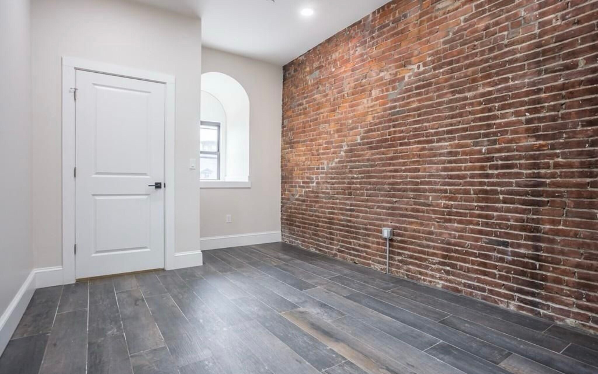 Building Photo - 605 Massachusetts Ave